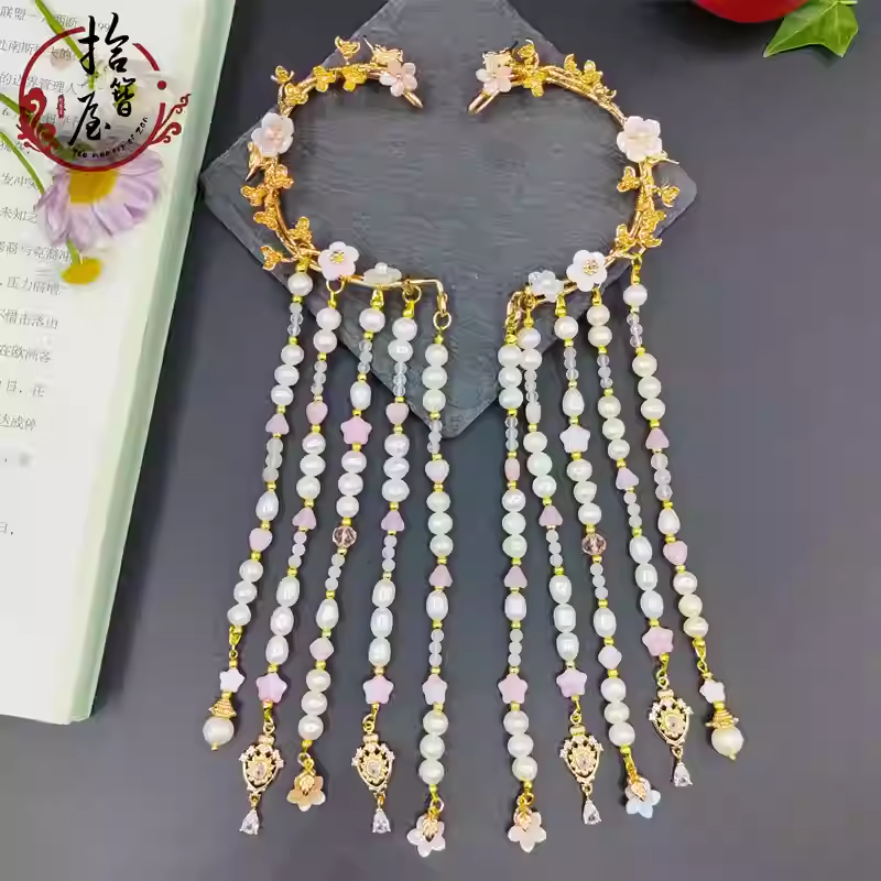 Court retro earrings