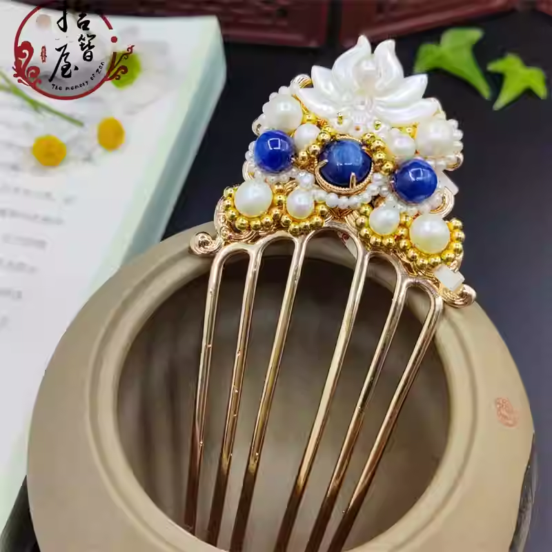 Retro court pearl hair comb