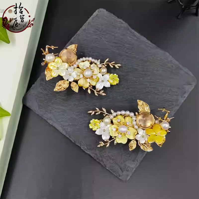 Pearl butterfly hair clip