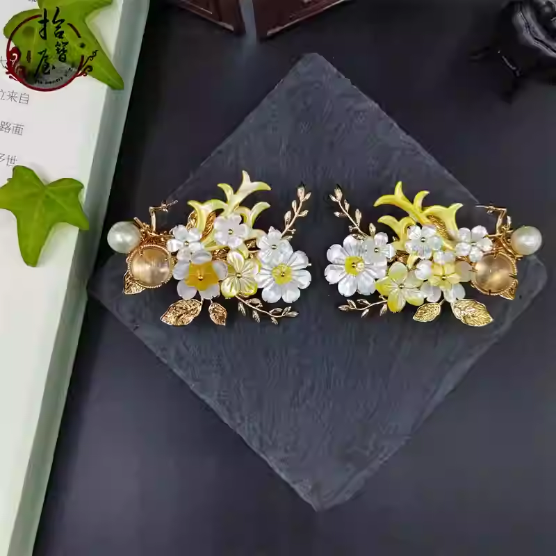 Pearl butterfly hair clip